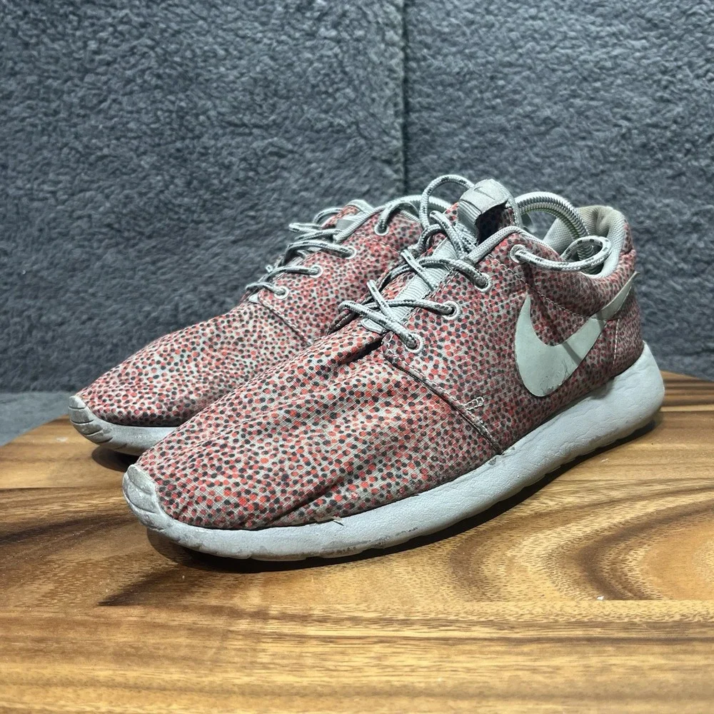 Nike Rosherun Print Women Size‎ 11 Turf Orange Running Comfort Style Sneakers